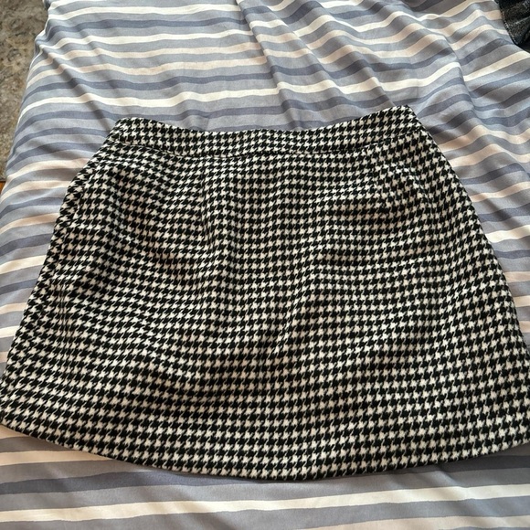 Large Forever 21 plaid button up skirt with faux pockets - Picture 2 of 6